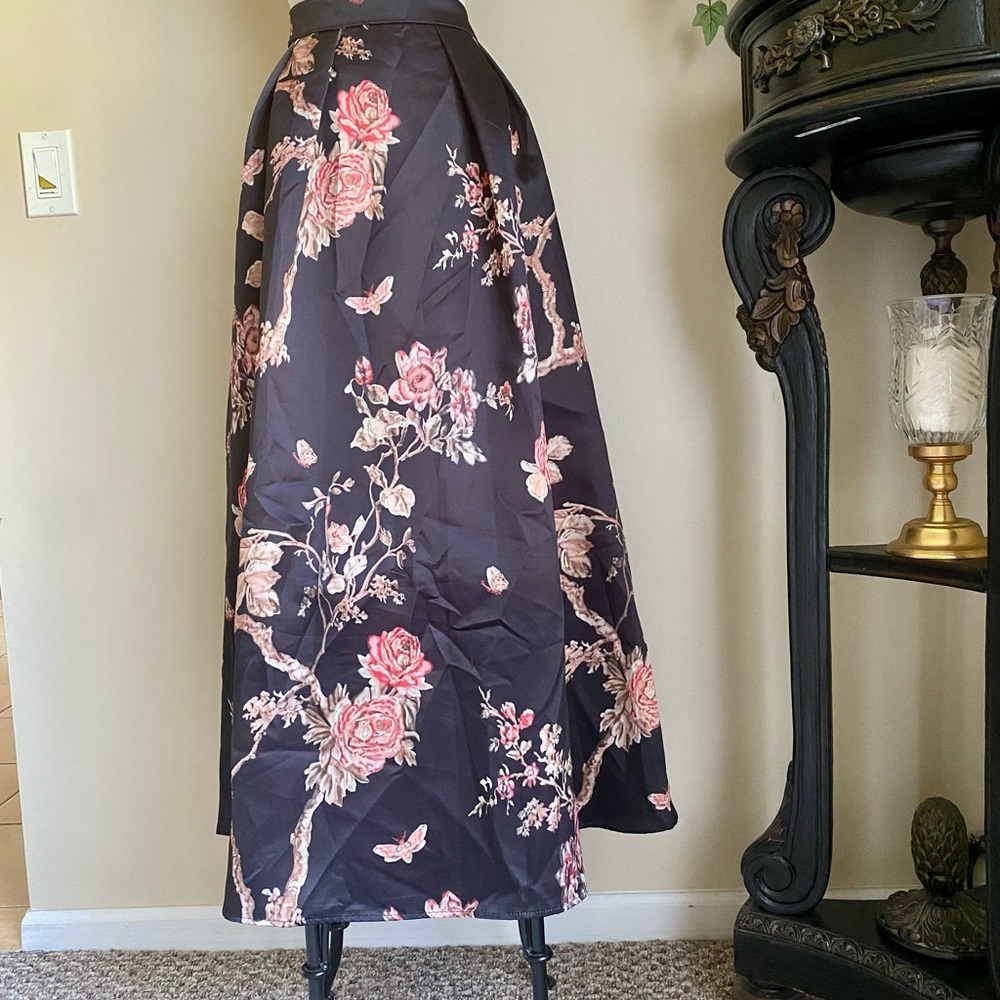 Floral pleated Maxi Skirt in Black and Blush new